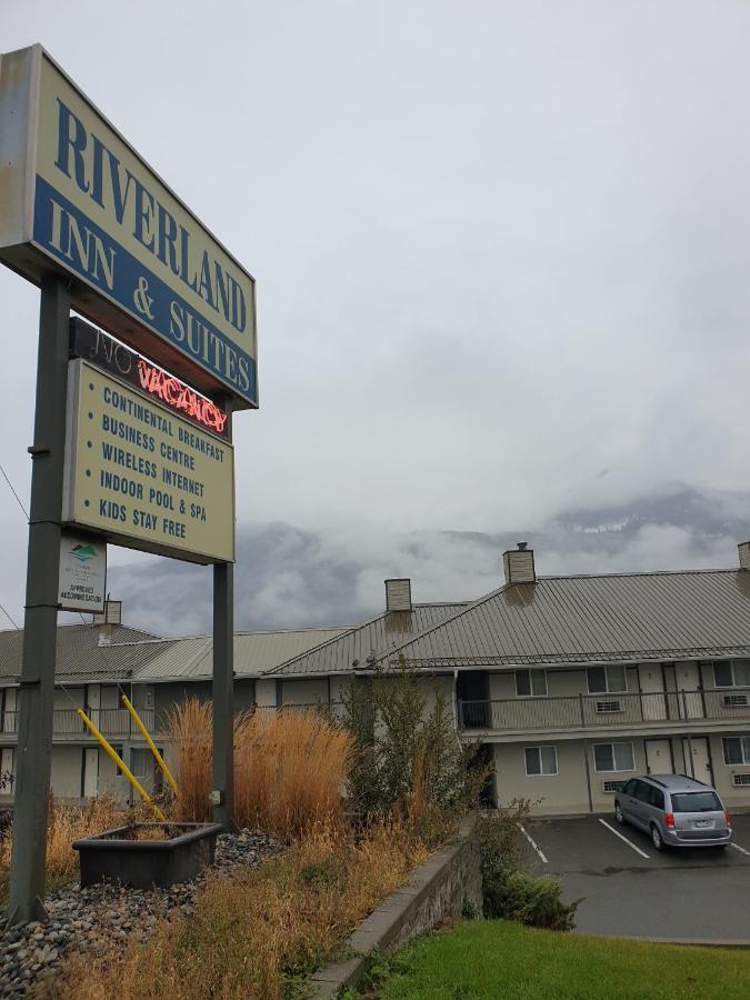 Riverland Inn & Suites Kamloops Exterior foto